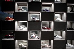 Назван срок открытия обновленных магазинов Adidas в России